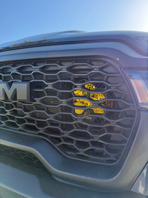 Behind Grille light mounting bracket (Ram 19+)
